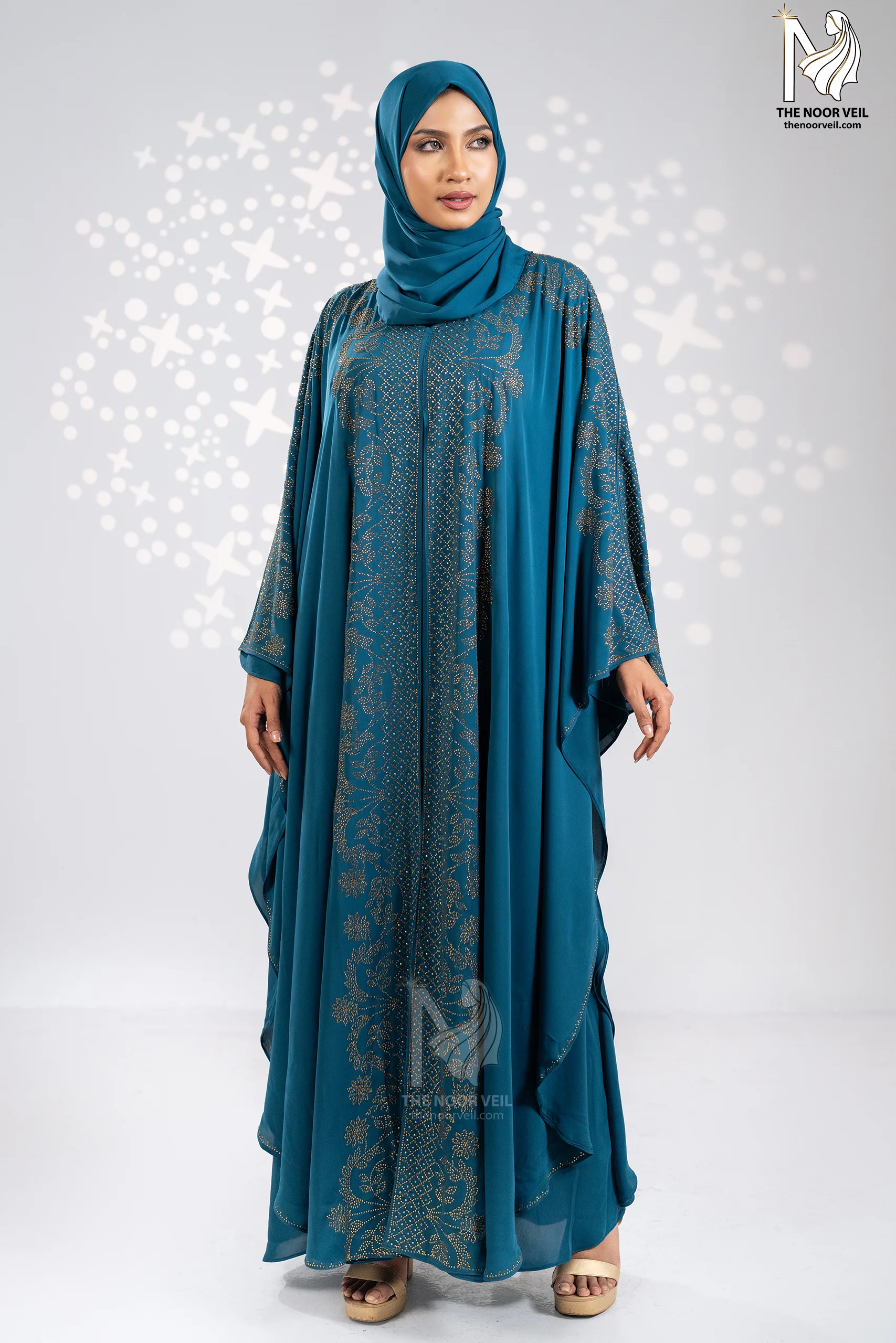 front view of mahnoor abaya
